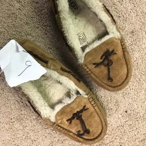 Women’s ugg slippers size 9